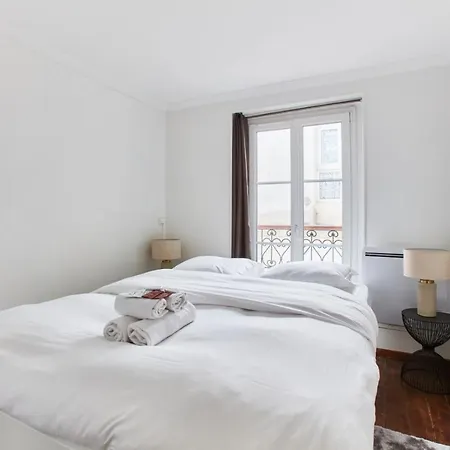 Montmartre Abbesses Apartment